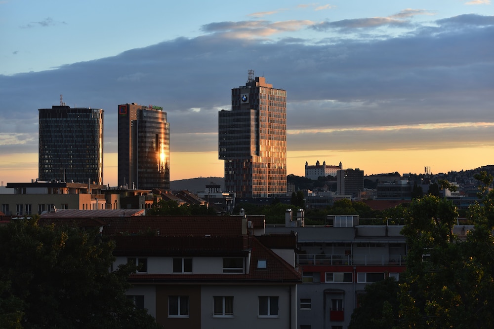 Apollo Hotel Bratislava 62/65