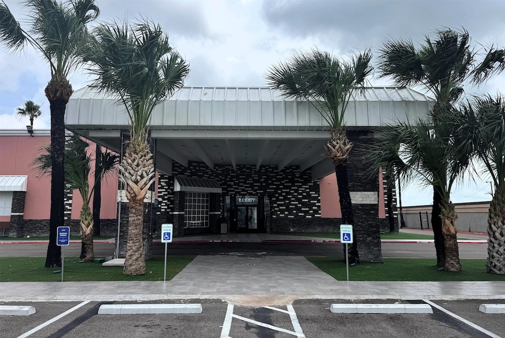 Super 8 by Wyndham Corpus Christi Airport 3/51