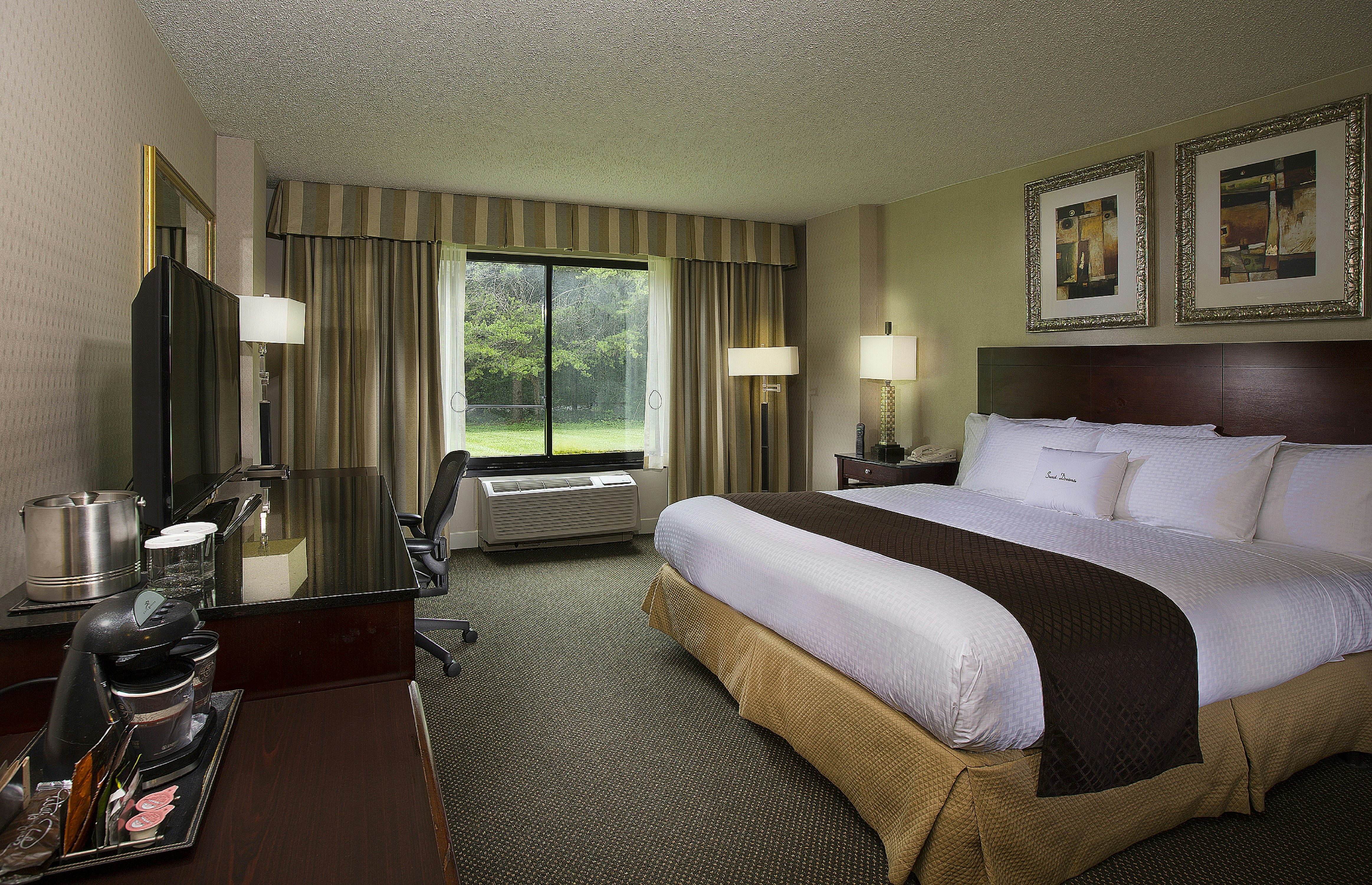 ROOM, KING BED, PATIO