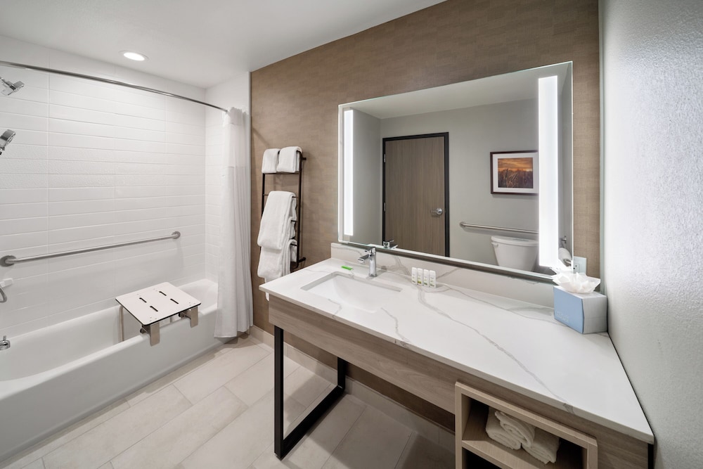 La Quinta Inn & Suites by Wyndham DeSoto 44/44