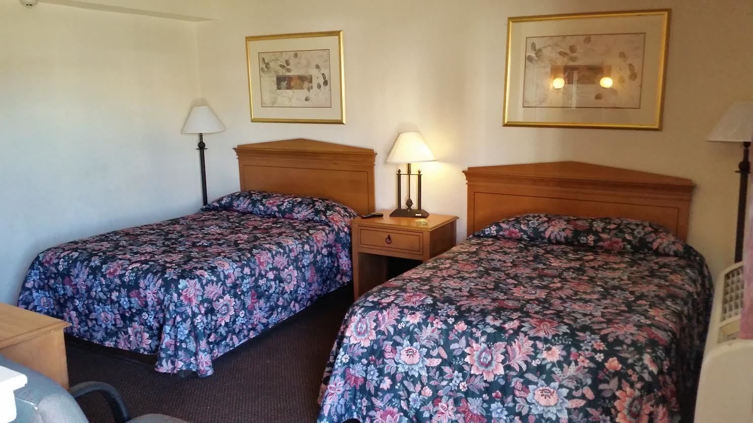 STANDARD, 2 DOUBLE BEDS
