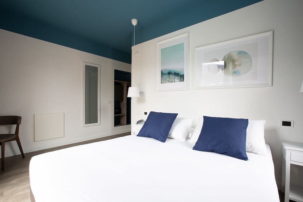 Panoramic, Double Bed, Lake Side, Balcony