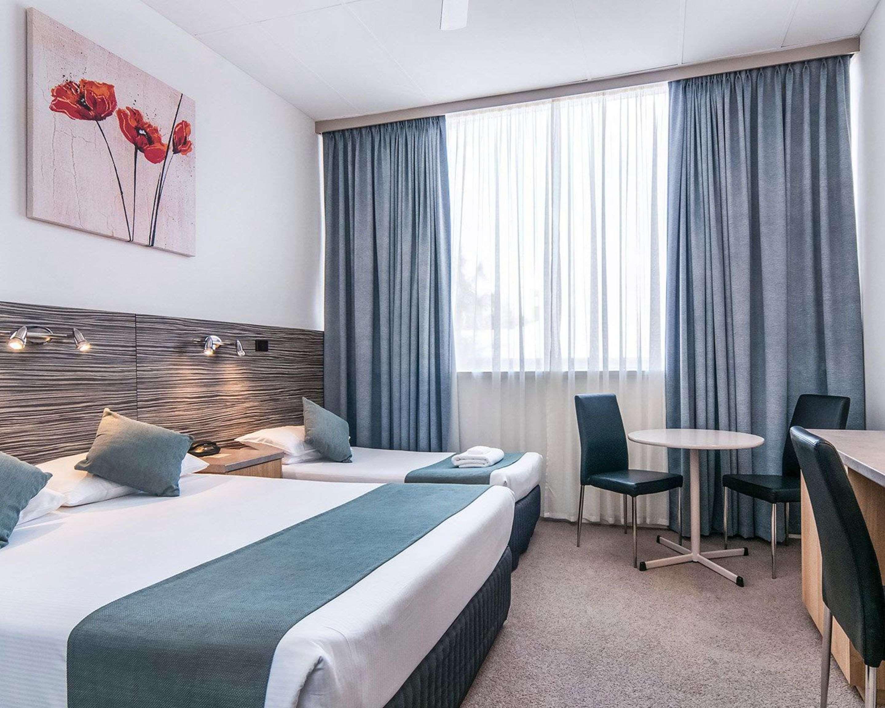 UPGRADE, 1 QUEEN AND 1 SINGLE BED