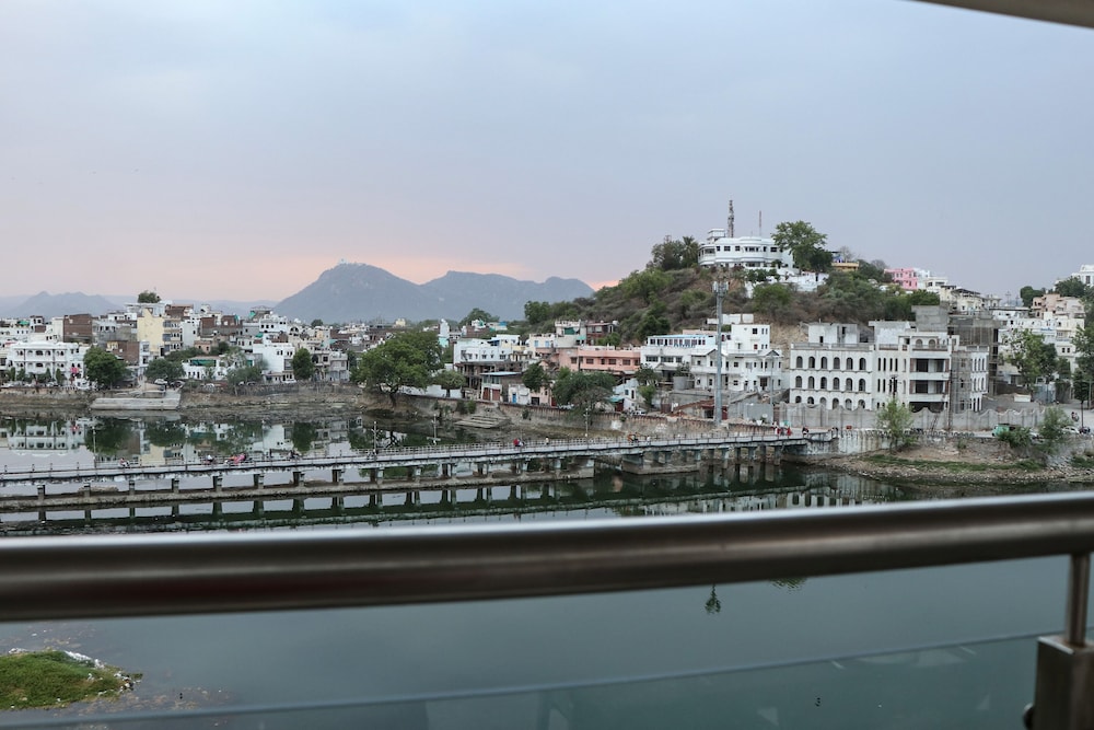 A Lake景观酒店Rajdarshan(A Lake View Hotel Rajdarshan) 图片3