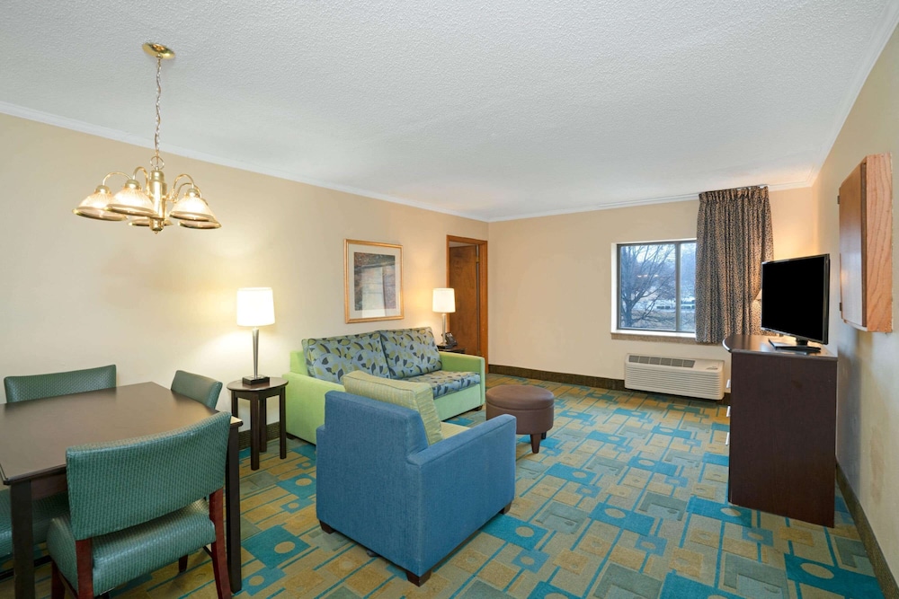Hawthorn Extended Stay by Wyndham Jackson 37/57