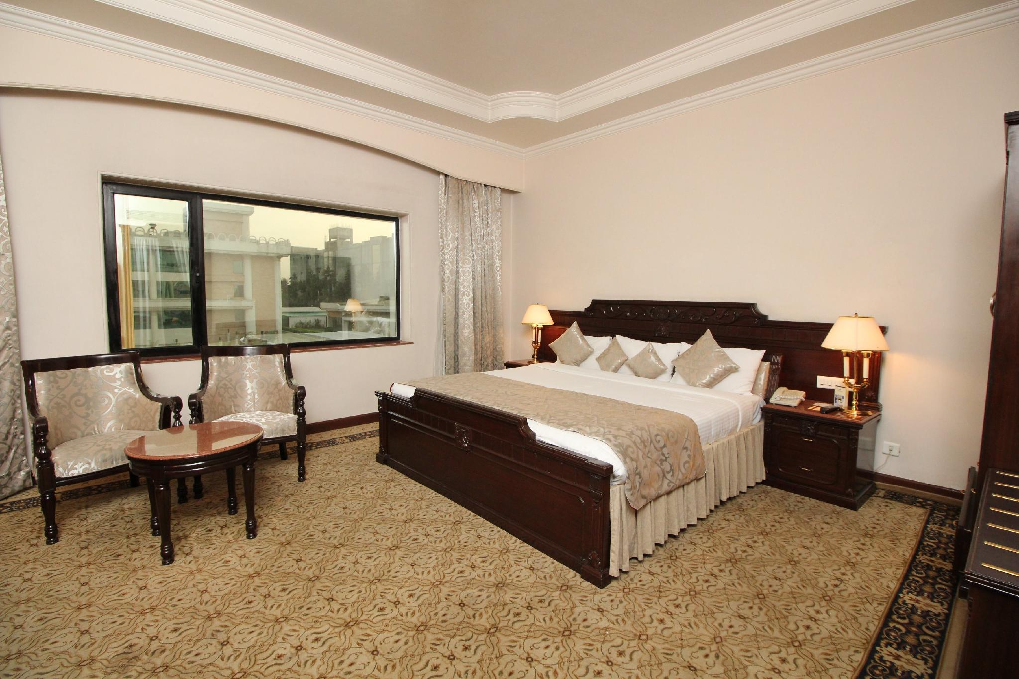 HOLIDAY REGENCY 13/25