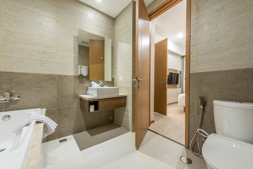 Grande Valore Hotel and Serviced Apartment (ex Oakwood Residence Cikarang) 24/68