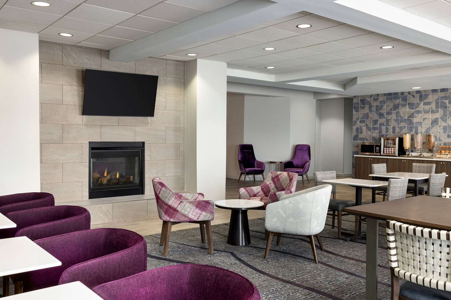 La Quinta Inn Suites Springfield Airport Plaza 54/61