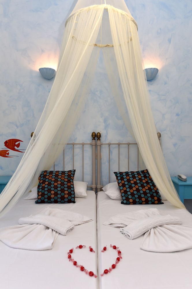 Afrodite Hotel 43/80