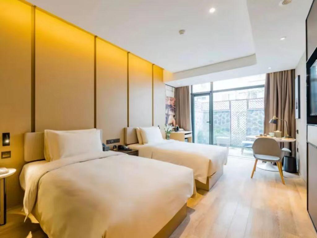 Jimu, Twin Beds, Garden View