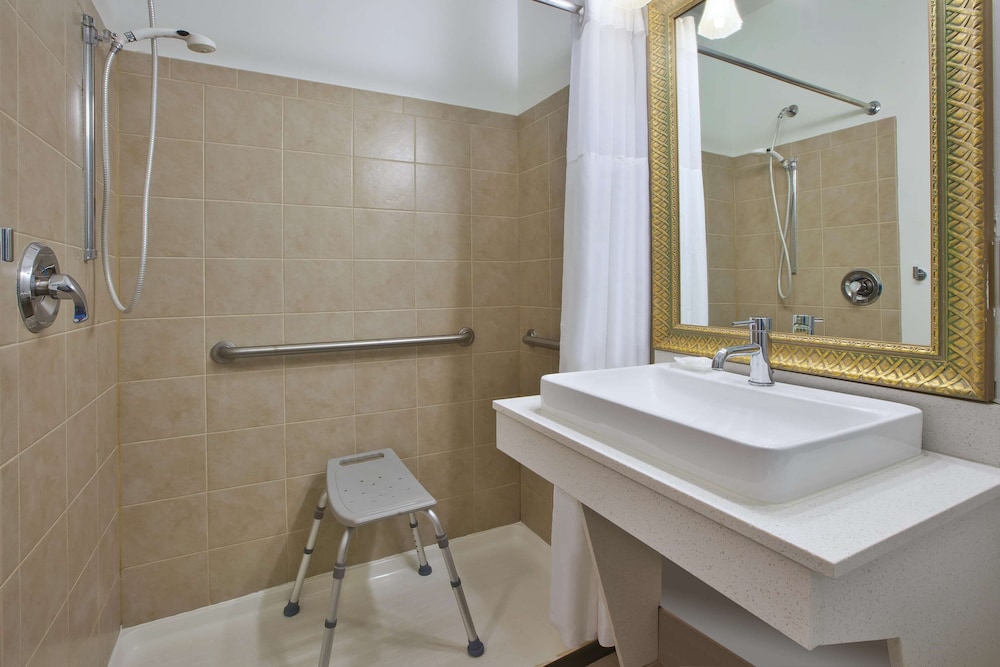 Country Inn and Suites By Radisson Big Rapids MI 14/30