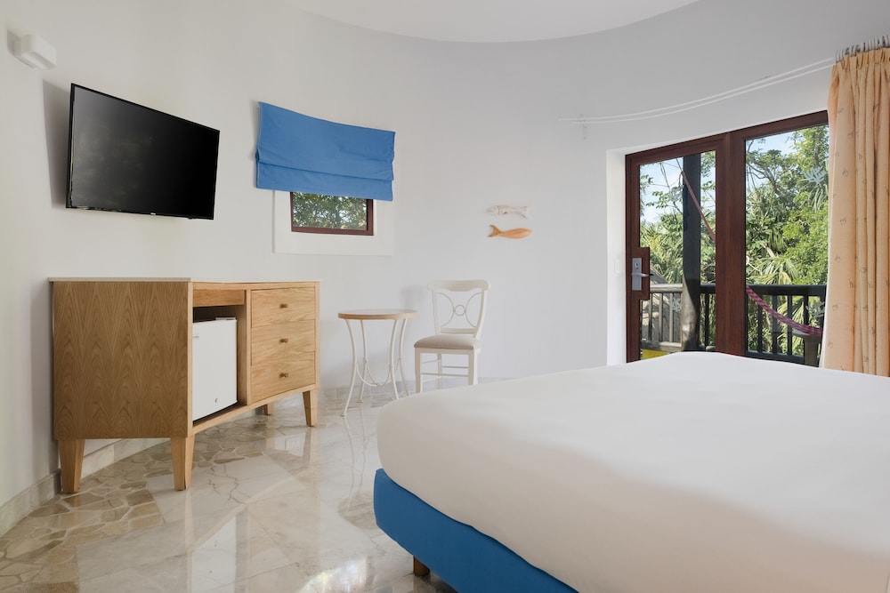 Premium, 2 Double Beds, Tropical View