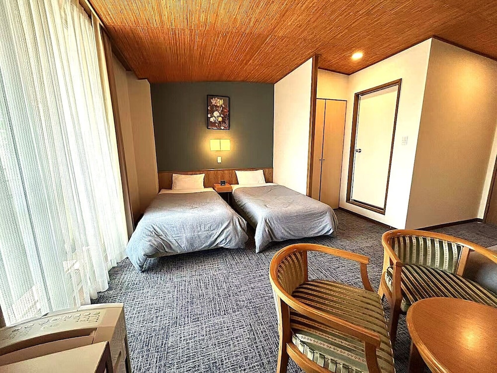Shinnishiki Hotel 18/68