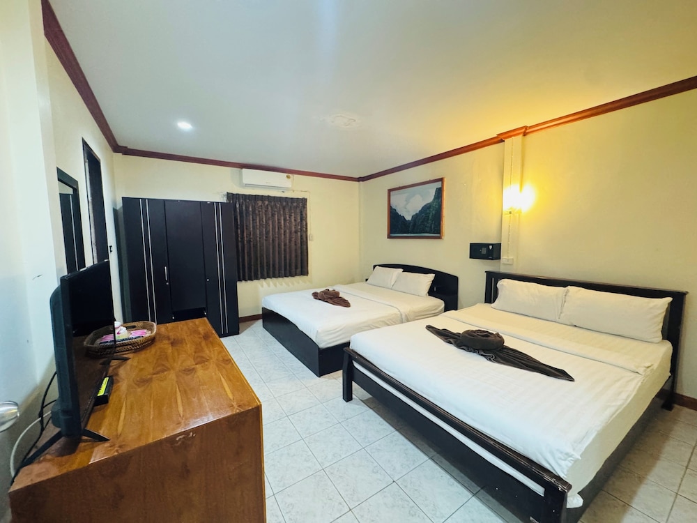 Golden Bee Phi Phi 9/50
