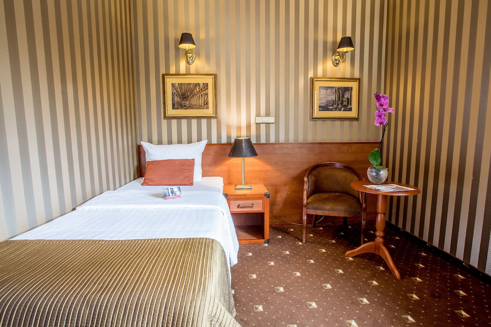 Hotel Diament Bella Notte Katowice Chorzow 28/72