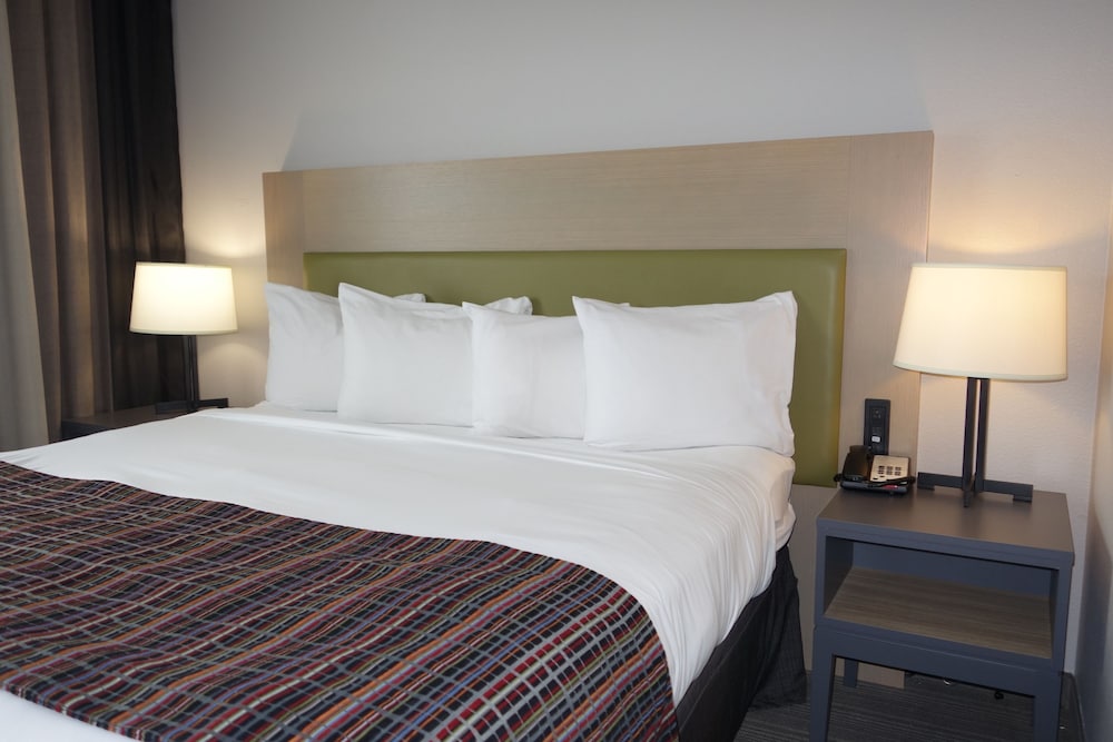 Country Inn and Suites by Radisson Coralville IA 4/26