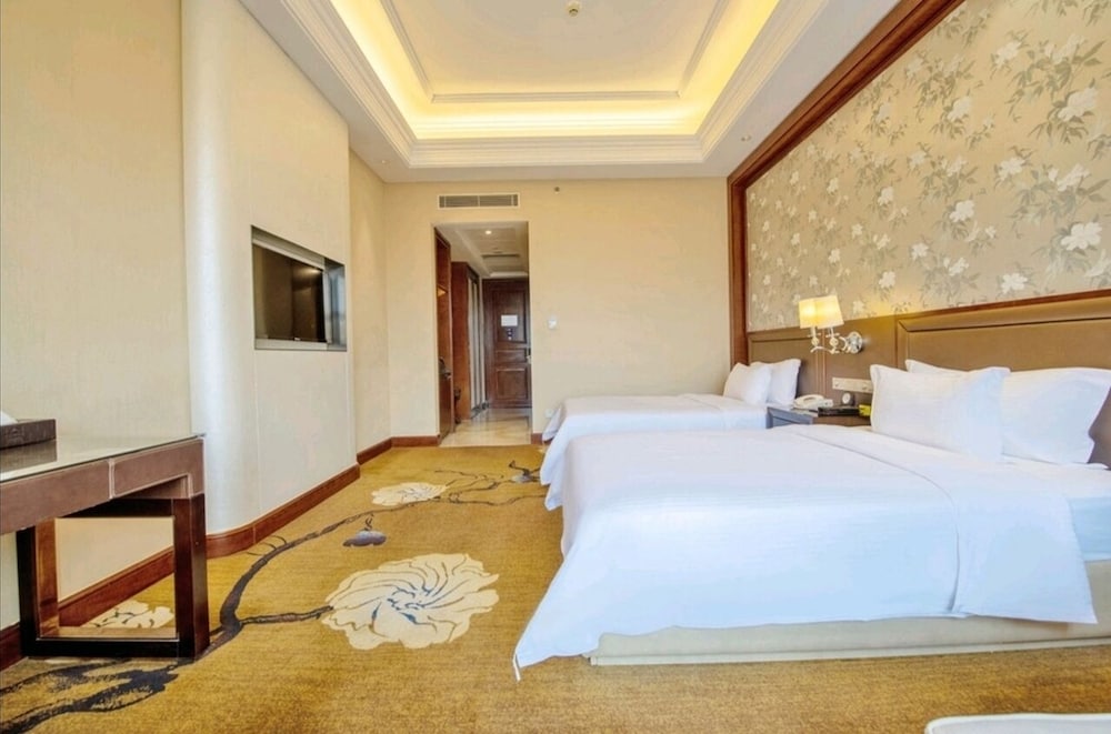 SUPERIOR, TWIN BEDS, GARDEN VIEW
