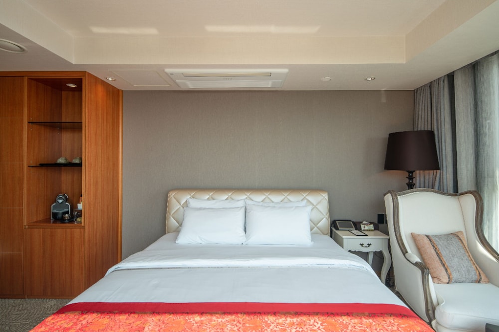 Hotel Bareve 5/64
