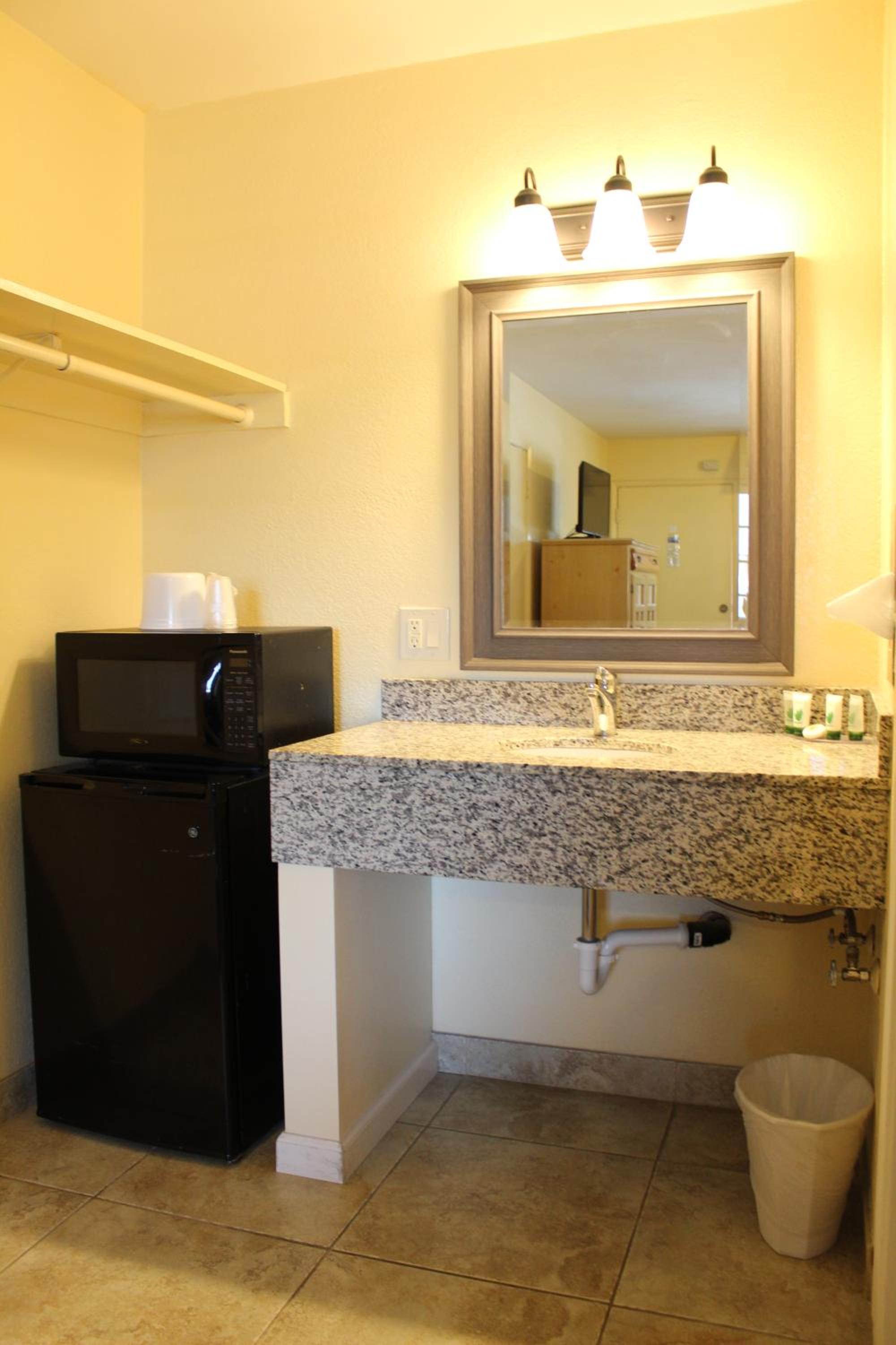 Beachway Inn Motel 8/38