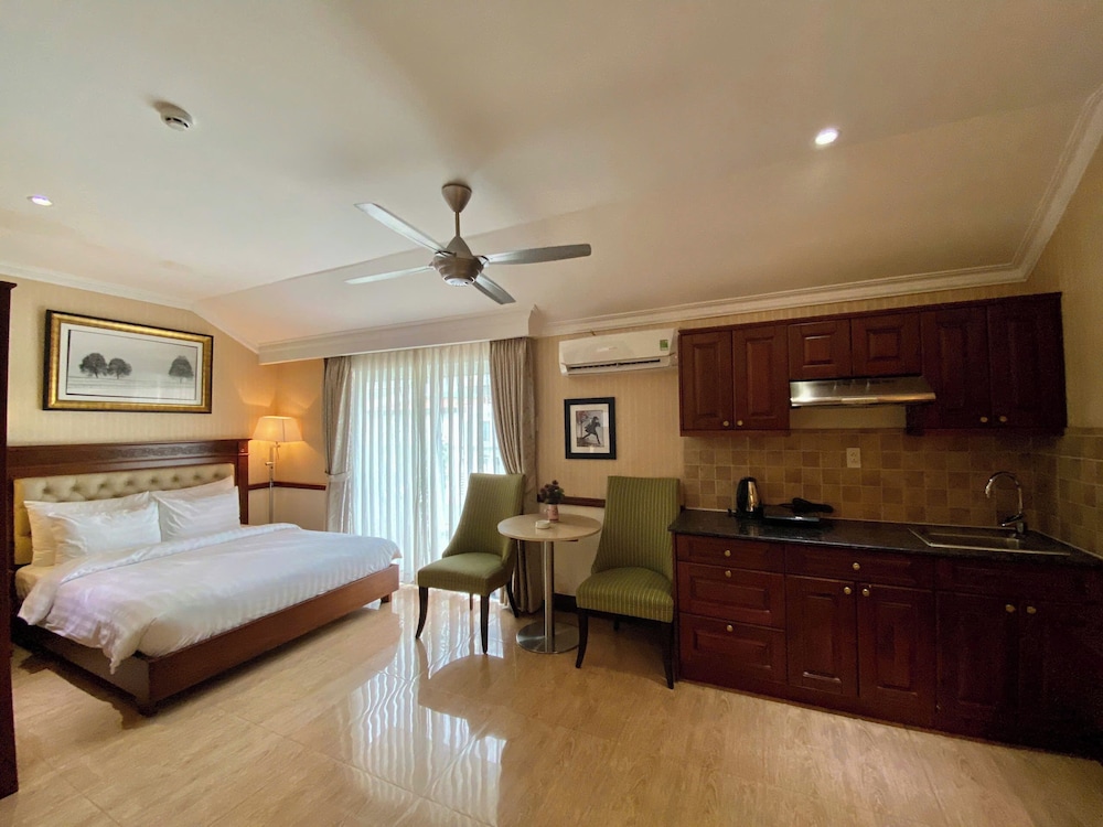 Central Hotel and Residences 15/50