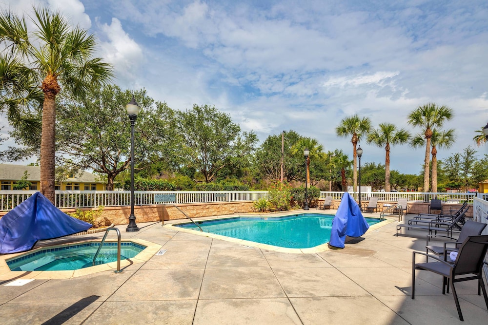 Fairfield Inn & Suites by Marriott Sarasota Lakewood Ranch 8/60