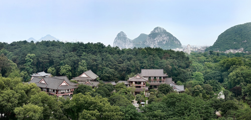 Guilinyi Royal Palace 40/50