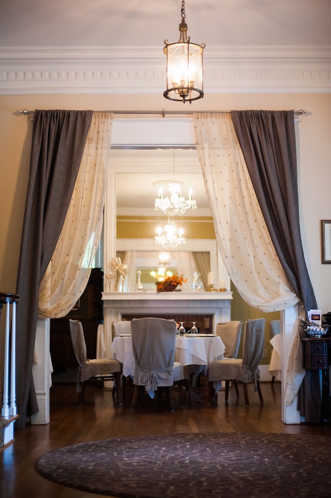 Burke Manor Inn & Pavilion 34/49