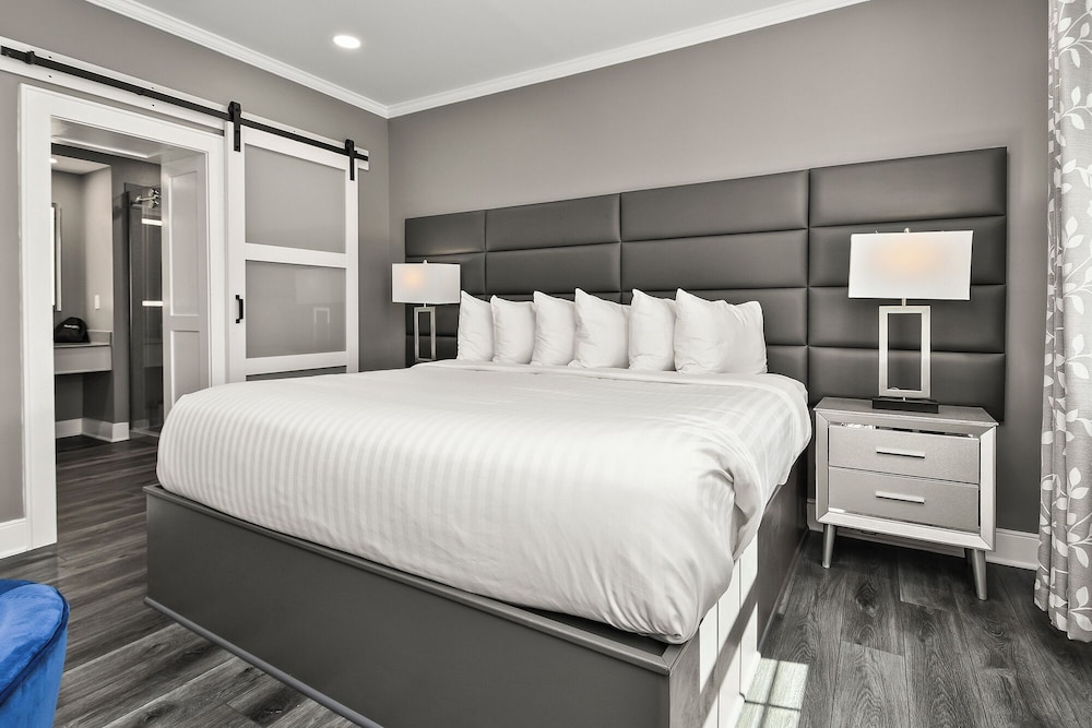 Deluxe, King Bed, Private Entrance