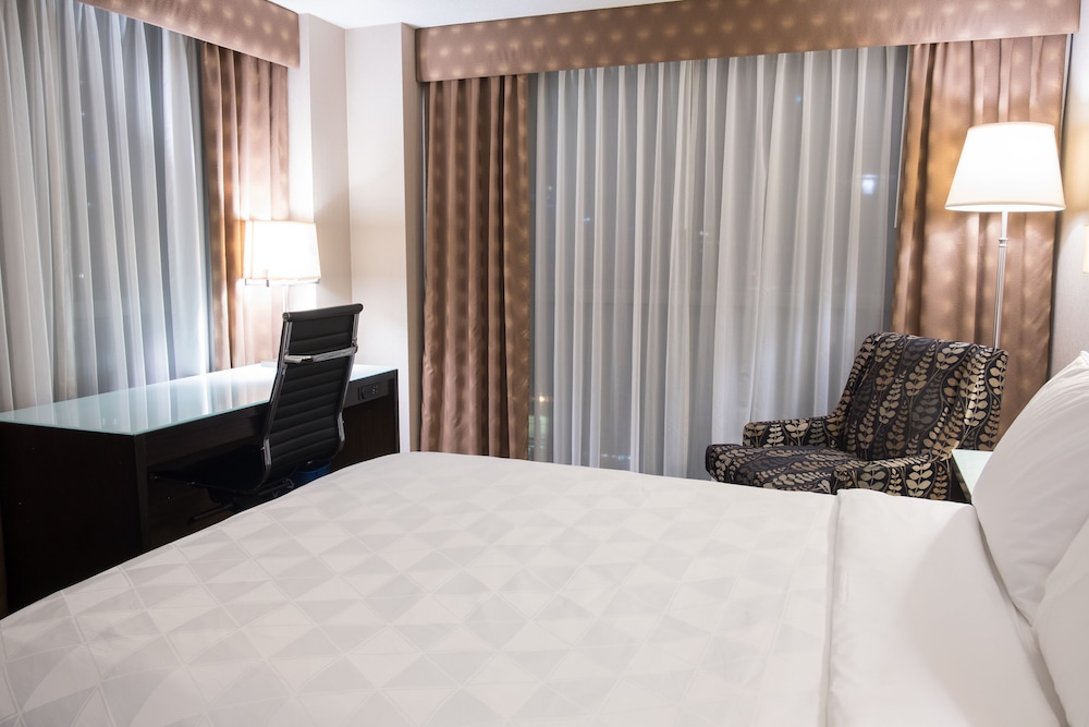 HOLIDAY INN HOTEL AND SUITES VANCOUVER DOWNTOWN 11/73