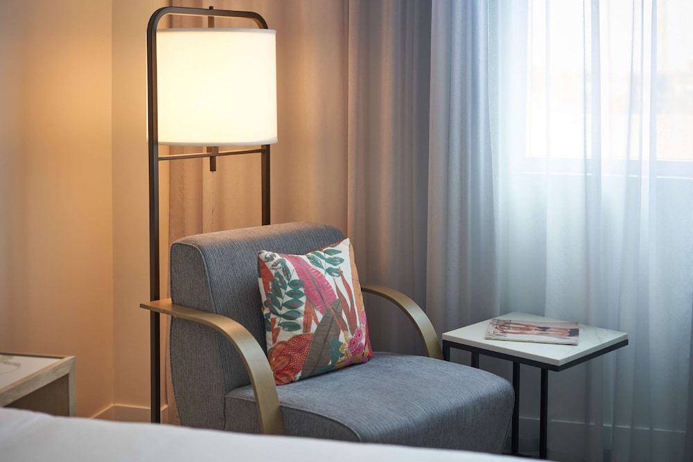 Serena Hotel Aventura Tapestry Collection by Hilton 30/60