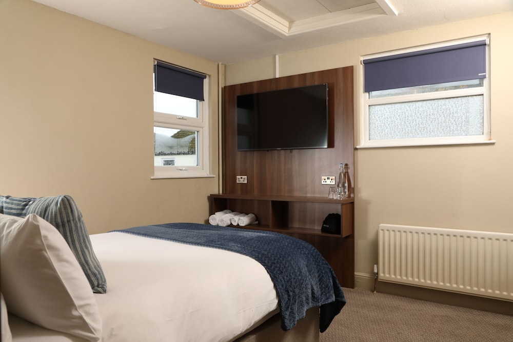 Victoria Hotel 17/40