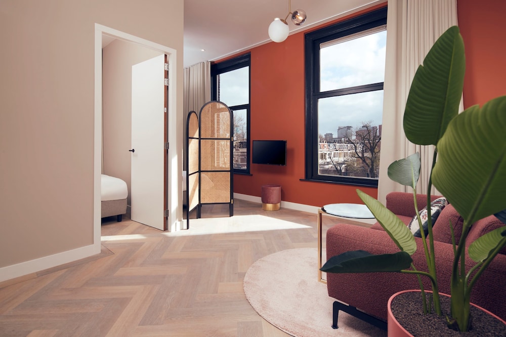 The Anthony Hotel 43/58