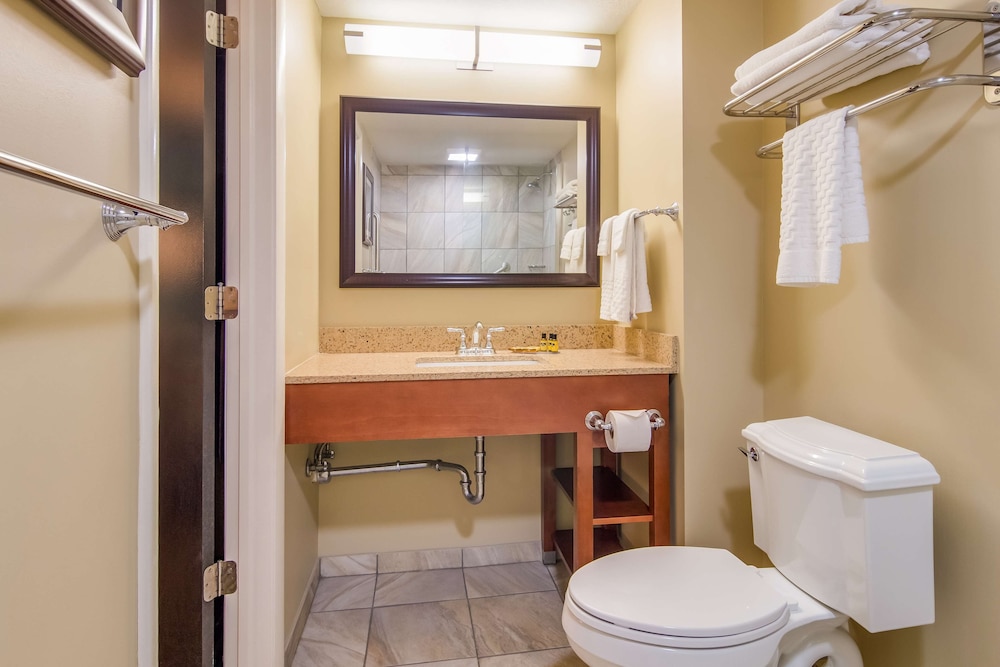 Best Western Plus Traverse City 20/39