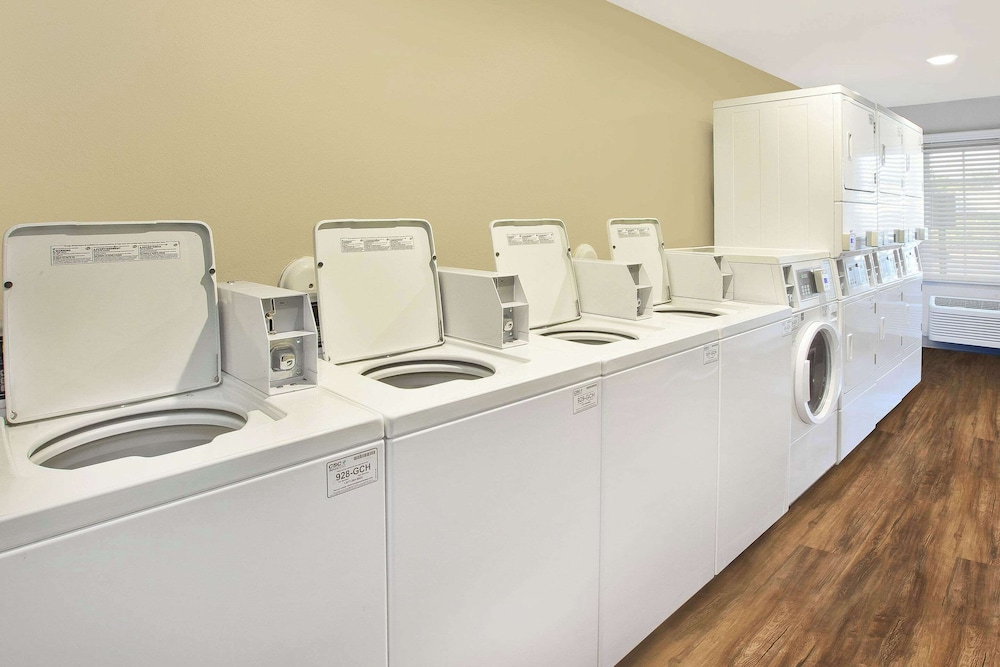 WoodSpring Suites St. Louis St. Charles 21/37