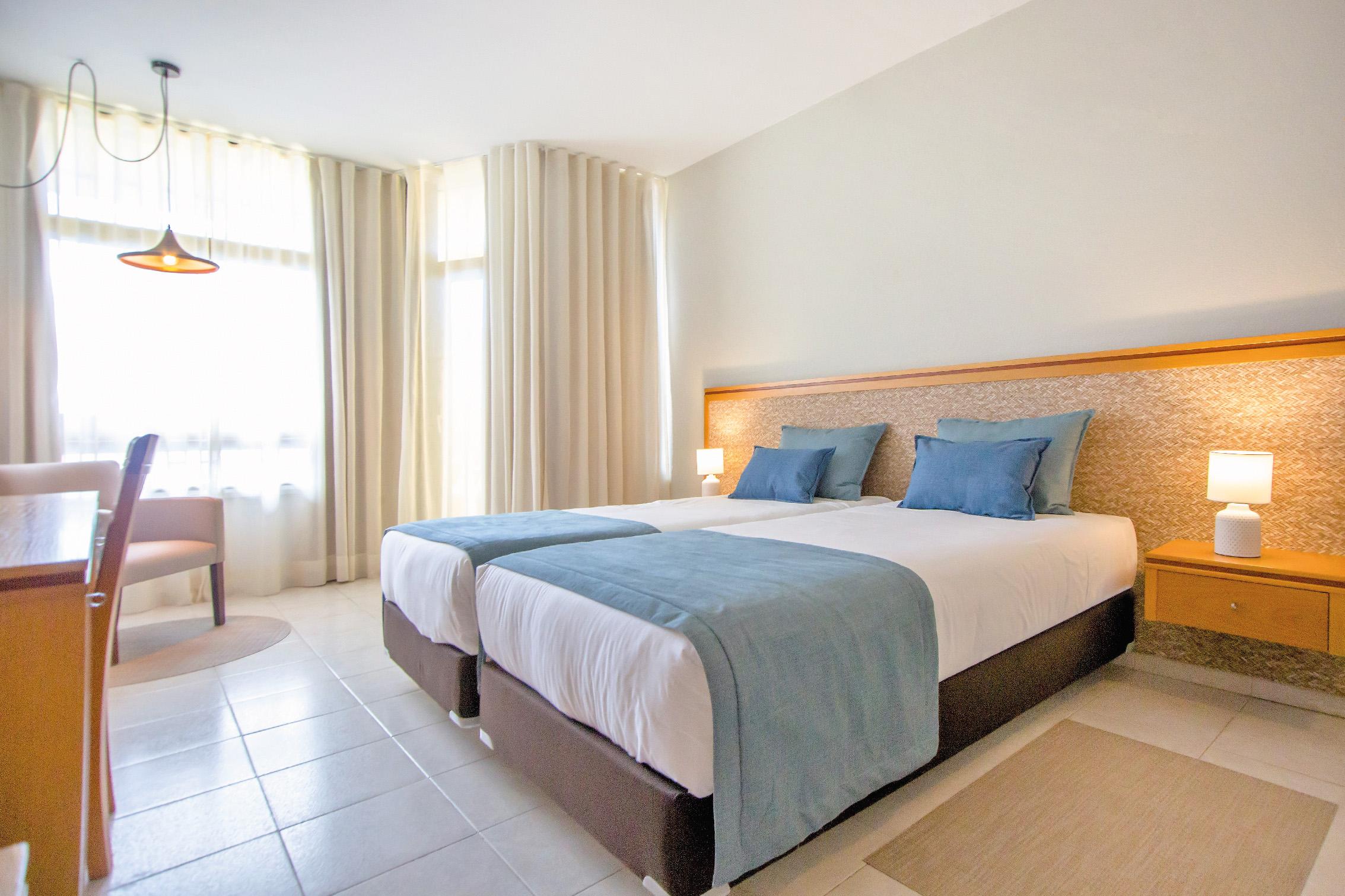 Standard, Twin Beds, Side Sea View
