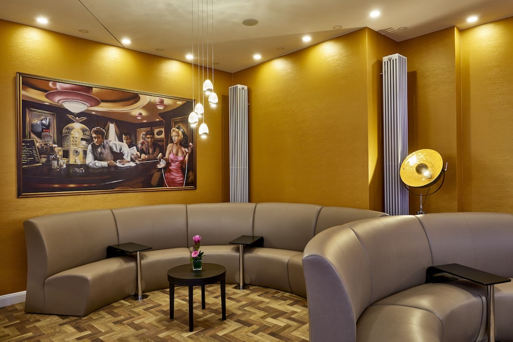 HOLLYWOOD MEDIA HOTEL 39/54
