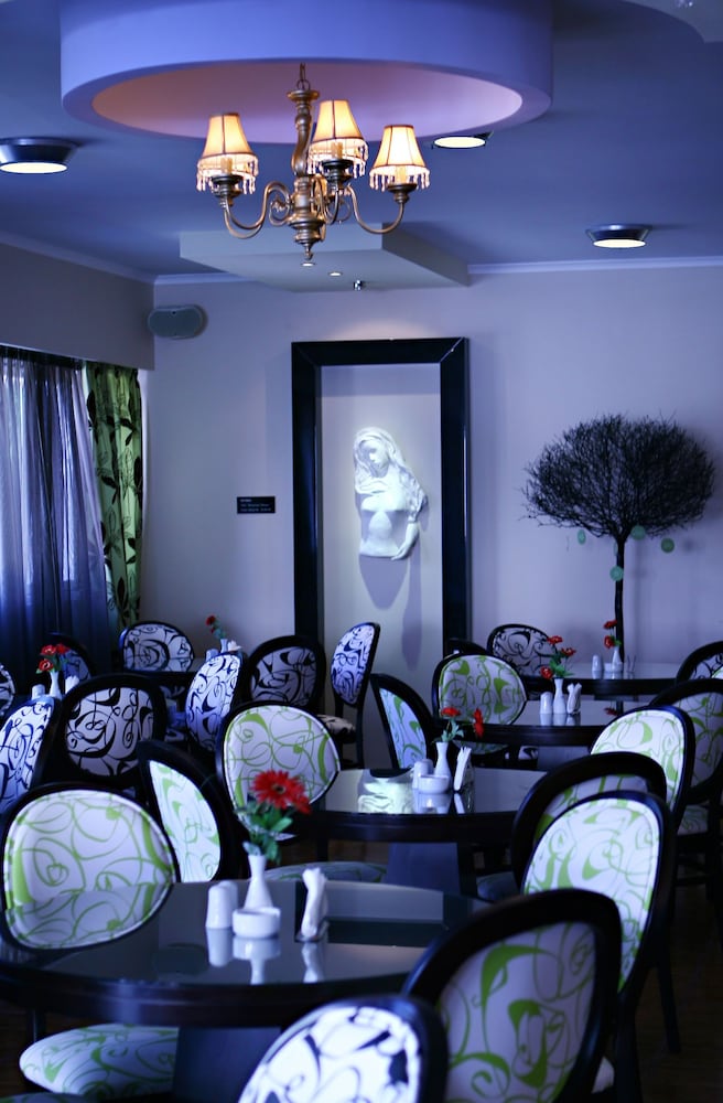 Ionis Art Hotel 30/51