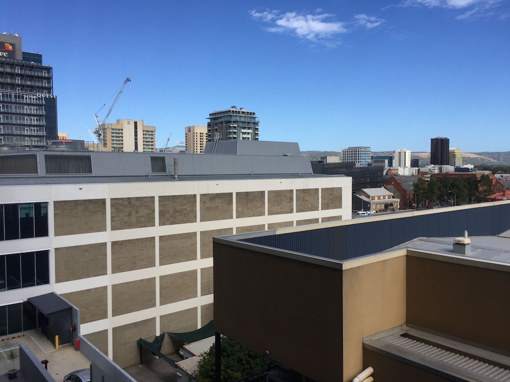 Tasha's Apartments on Morphett 5/50