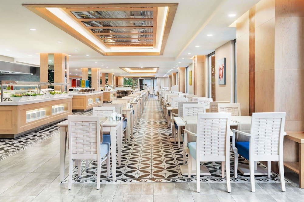 Ramada Hotel and Suites by Wyndham Kusadasi 45/47