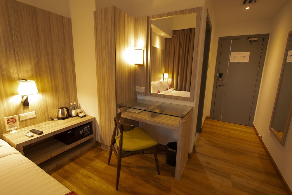 AZ HOTEL & SERVICED APARTMENTS 18/36