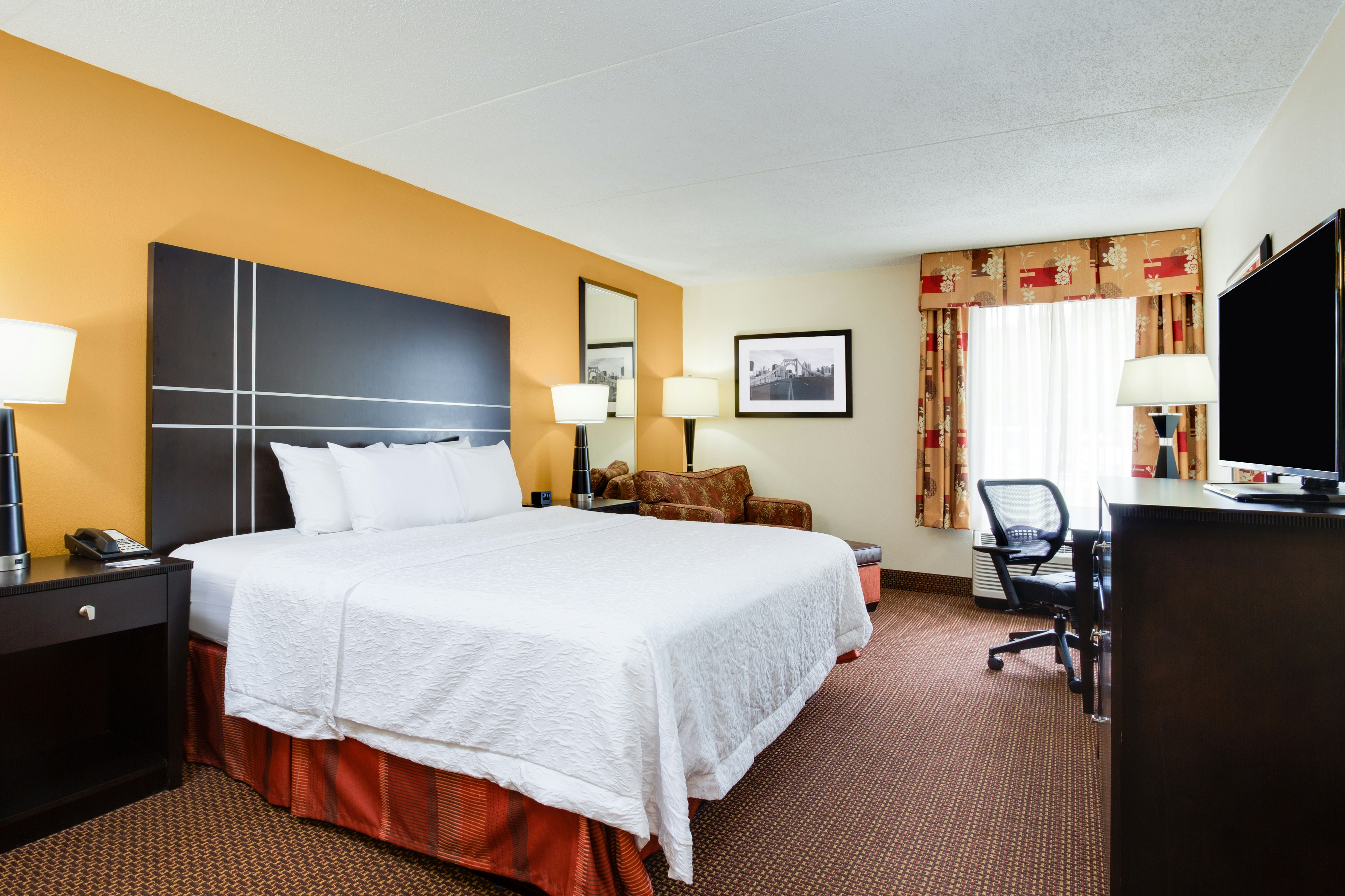 ROOM, KING BED