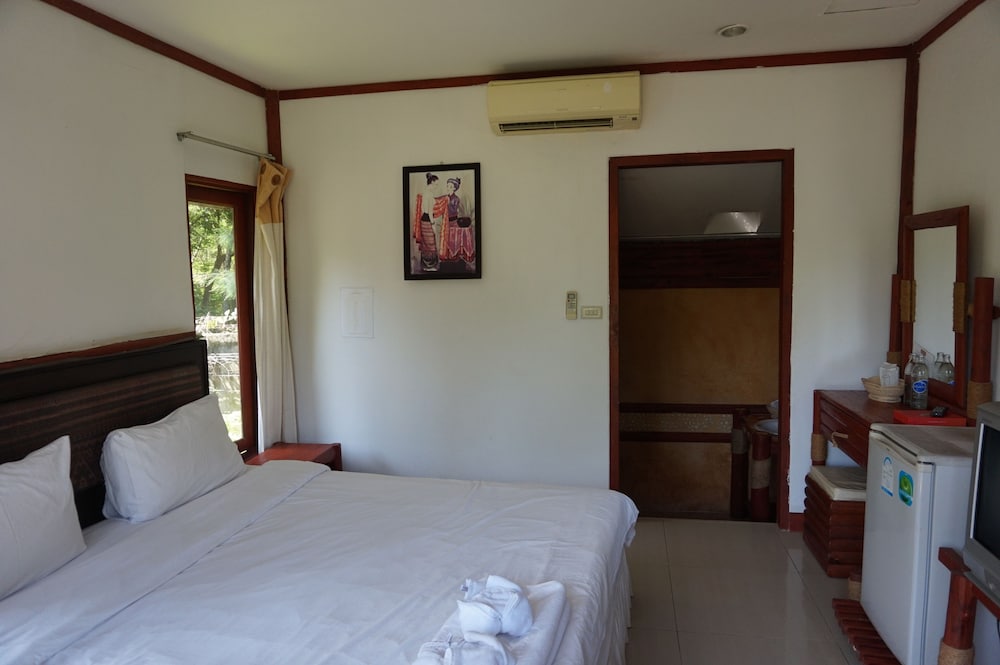 Nakhaburi Hotel & Resort 11/30