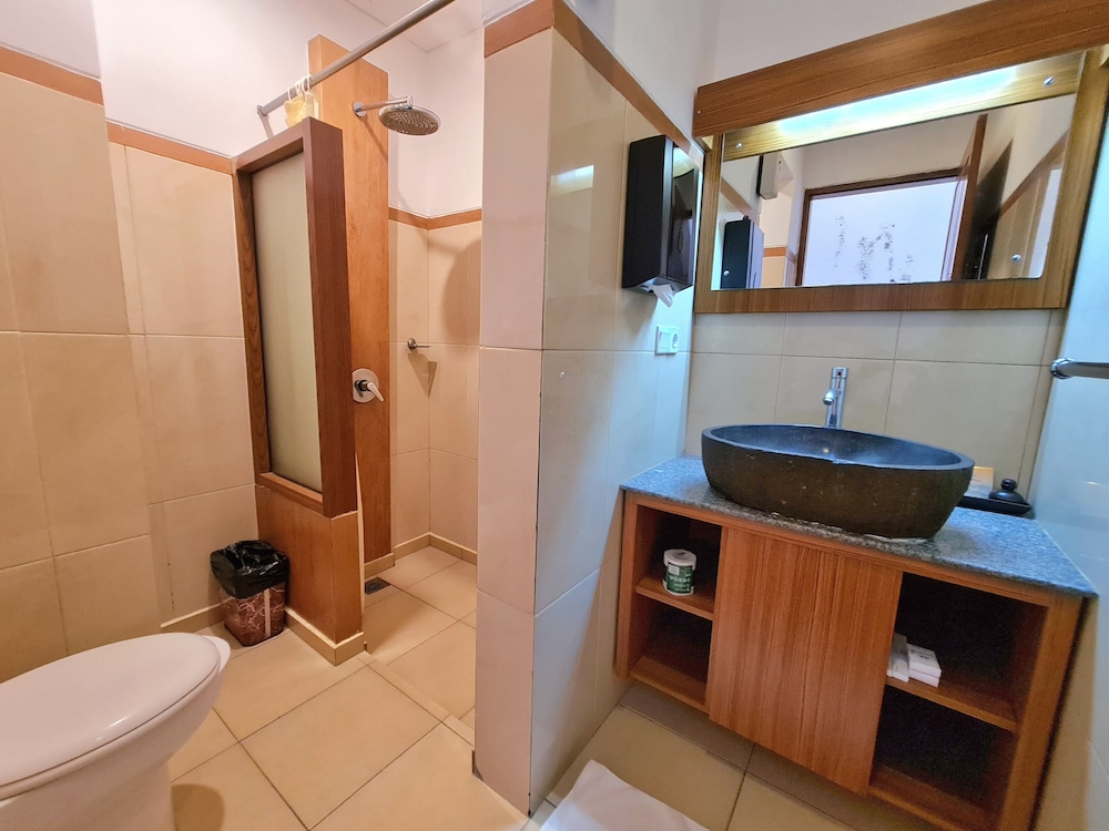 Satriya Cottage 80/82