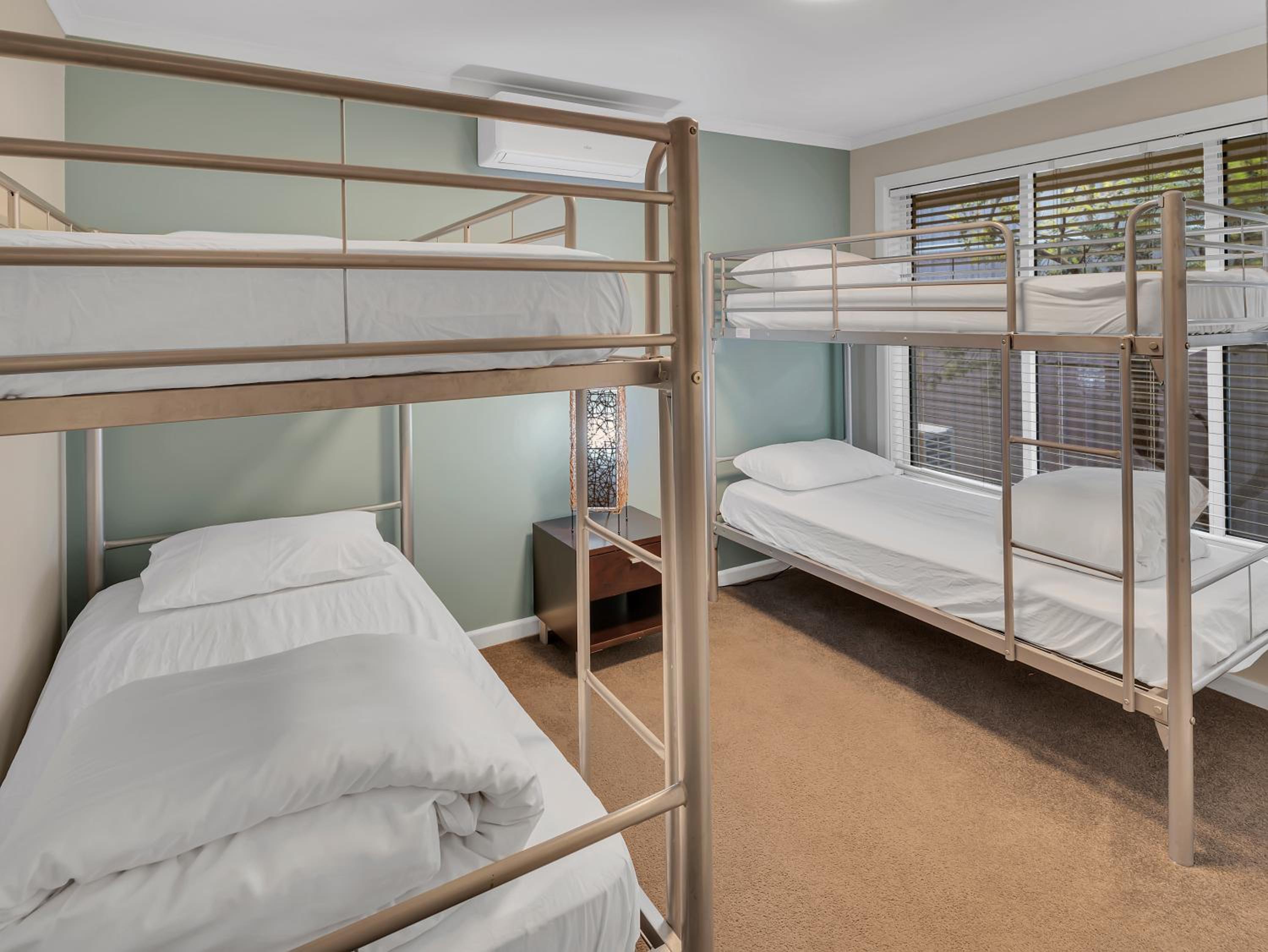 3 Bedrooms, House