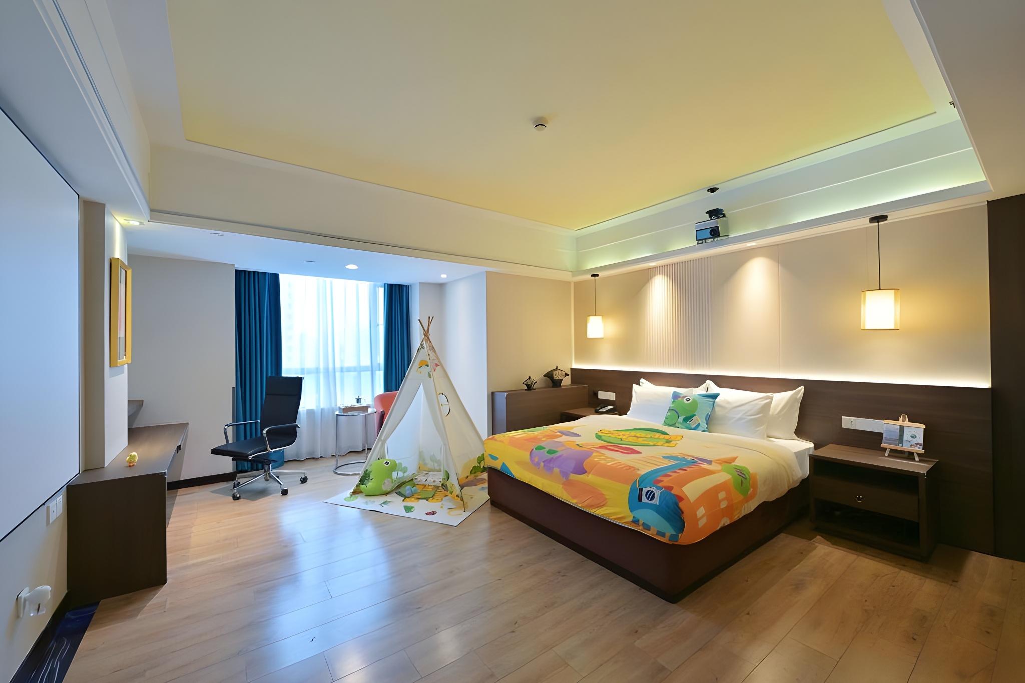 Cinema, Family, King Bed, Lounge Access