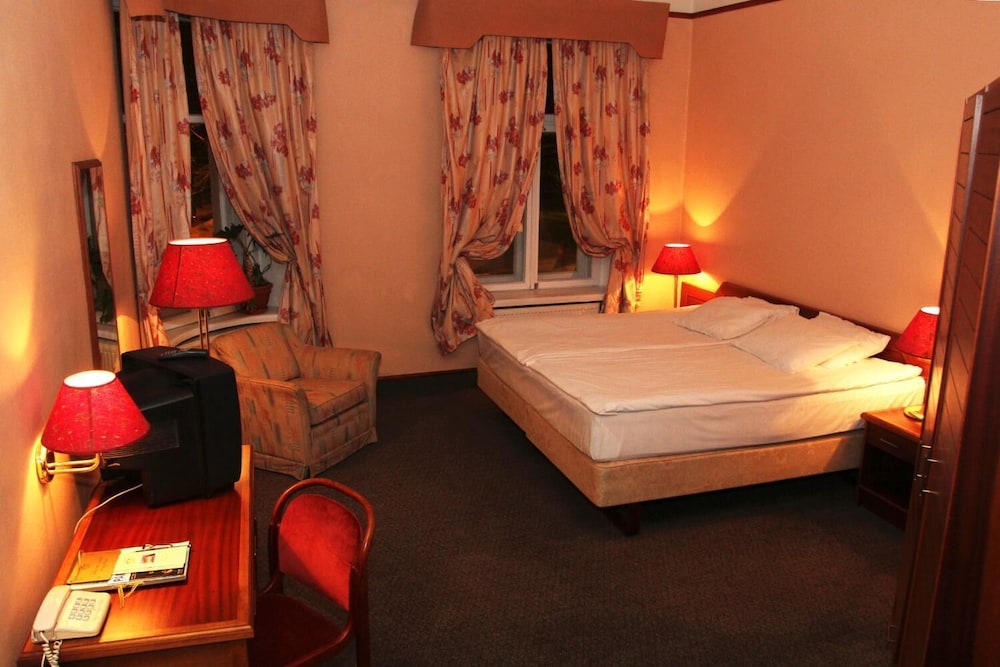 Victoria Hotel 31/49
