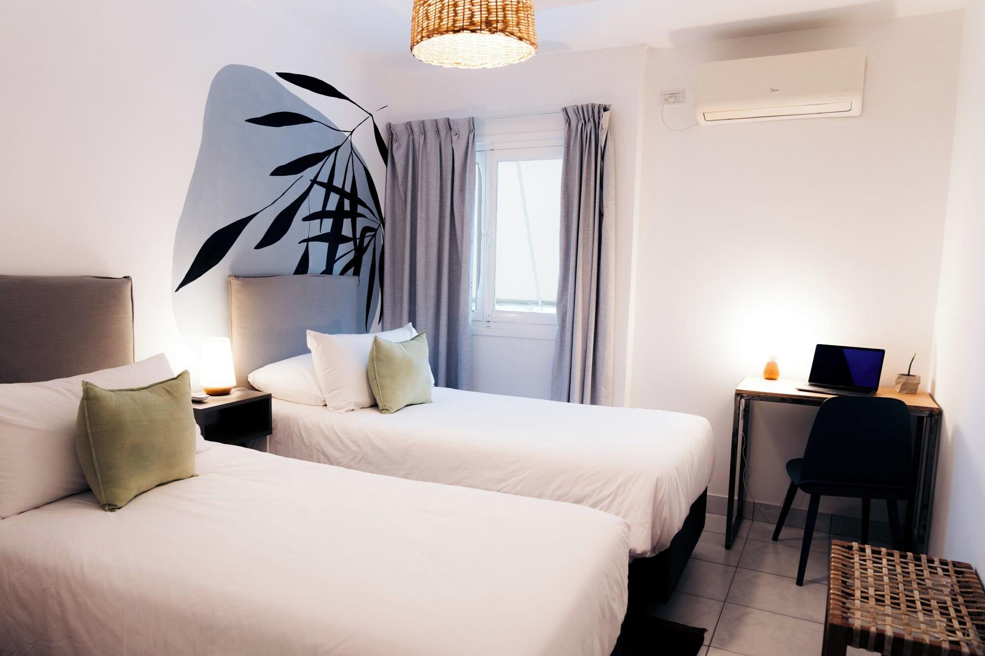 Compact, Twin Beds, Private Bathroom