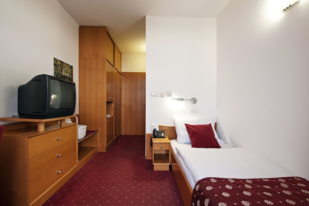 Izvir Hotel 11/47