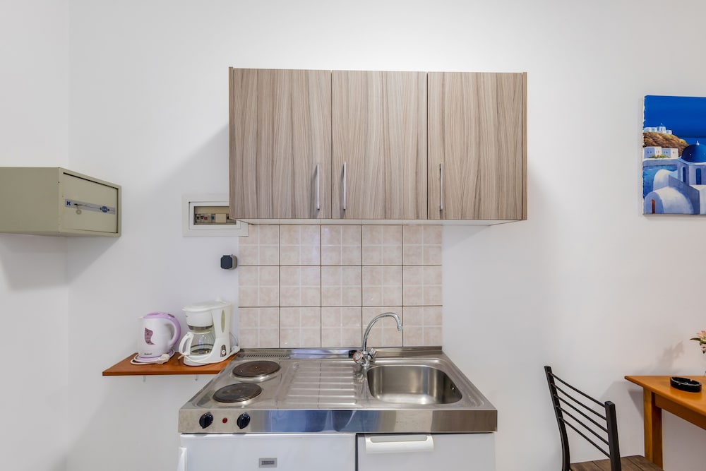 Johnhara Studios And Apartments 6/27