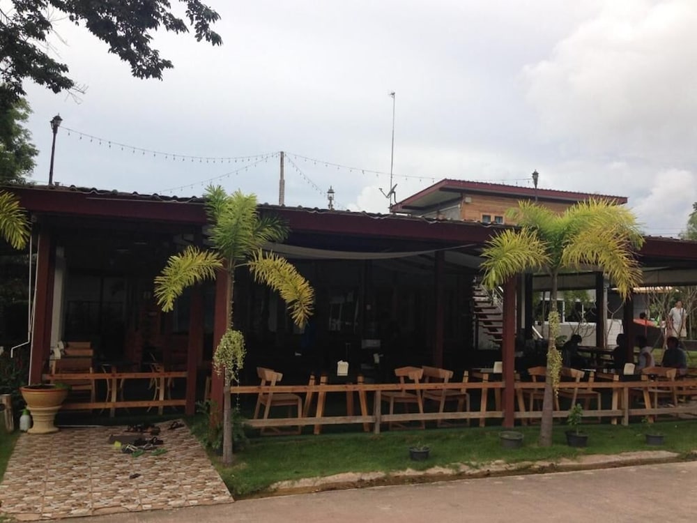 Check In & Chill Out Laem Sok Pier 3/28